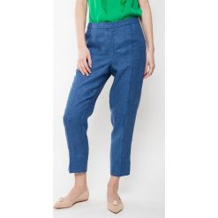 Spodnie w kolorze niebieskim. Niebieskie spodnie damskie Deni Cler, z denimu, z podwyższonym stanem. W wyprzedaży za 279,95 zł.