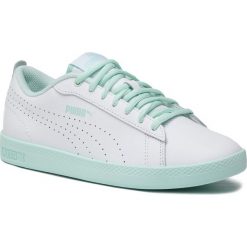 Sneakersy PUMA - Smash Wns V2 L Perf 365216 06 White/Fair Aqua. Białe półbuty damskie Puma, na co dzień, bez wzorów, ze skóry, bez obcasa, na płaskiej podeszwie, bez zapięcia. W wyprzedaży za 189,99 zł.