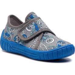 Kapcie SUPERFIT - 4-00279-25 M Hellgrau. Szare sandały chłopięce marki Superfit, z tworzywa sztucznego, bez zapięcia. Za 89,00 zł.