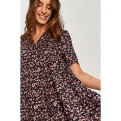 Answear Lab - Sukienka. Sukienki damskie Answear Lab, na co dzień, s, bez wzorów, z wiskozy, casualowe, bez kołnierzyka, z krótkim rękawem, krótkie, mini, proste. Za 149,90 zł.