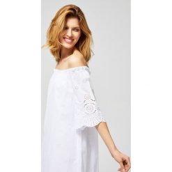 Sukienka ażurowa. Białe sukienki damskie Moodo, na co dzień, xl, z haftami, z bawełny, boho, bez kołnierzyka, bez rękawów, trapezowe. Za 99,99 zł.