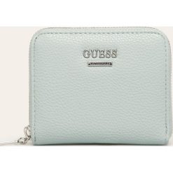 Guess Jeans - Portfel. Niebieskie portfele damskie Guess Jeans, z aplikacjami, z jeansu. W wyprzedaży za 149,90 zł.