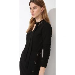 Sweter długi rękaw damski. Czarne swetry damskie Top Secret, na lato, m, bez wzorów, z dzianiny, eleganckie, z długim rękawem, długie, bez kaptura. W wyprzedaży za 29,99 zł.