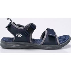 New Balance - Sandały M2067NV. Niebieskie kapcie męskie marki New Balance, z materiału. W wyprzedaży za 149,90 zł.