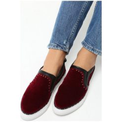 Czerwone Slip On Moss. Czerwone trampki damskie slip on Born2be, z materiału. Za 59,99 zł.