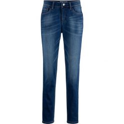 Dżinsy ocieplane z miękką spodnią stroną BOYFRIEND bonprix niebieski. Niebieskie jeansy damskie bonprix. Za 109,99 zł.