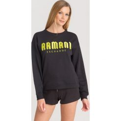 BLUZA Armani Exchange. Czarne bluzy damskie Armani Exchange, s, z haftami, z materiału, bez rękawów, bez kaptura. Za 293,30 zł.