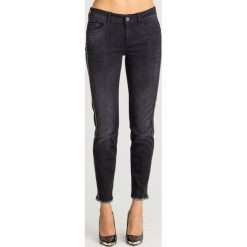 JEANSY SLIM FIT LIU JO. Czarne jeansy damskie Liu Jo, z aplikacjami, z jeansu. Za 899,00 zł.