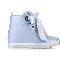 Snerakersy błękitne na koturnie. Niebieskie sneakersy damskie Arturo Vicci. Za 319,00 zł.