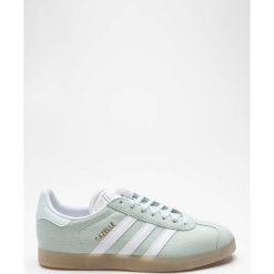 Klasyczne Sneakersy Adidas GAZELLE W 064. Zielone sneakersy damskie Molly.pl, ze skóry. Za 399,00 zł.