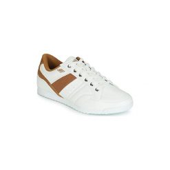 Buty Umbro GARENTON. Białe trampki męskie Umbro, bez wzorów, bez zapięcia. Za 161,10 zł.