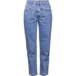 CLOSED PEDAL PUSHER Jeansy Relaxed Fit bright blue. Niebieskie rurki damskie CLOSED, bez wzorów, z elastanu. W wyprzedaży za 463,20 zł.