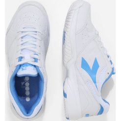 Diadora SMASH Obuwie do tenisa Outdoor white/iris blue. Białe buty sportowe damskie marki Diadora, z materiału, na golfa. Za 249,00 zł.