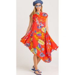 SUKIENKA IVANA Pinko. Czerwone sukienki damskie Pinko, na co dzień, bez wzorów, z wiskozy, z włoskim kołnierzykiem, bez rękawów, midi, asymetryczne. Za 690,00 zł.