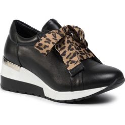 Sneakersy KARINO - 3140/076-P Czarny/Lico. Czarne półbuty damskie Karino, ze skóry. W wyprzedaży za 259,00 zł.