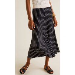 Mango - Spódnica Reo. Czarne spódniczki damskie Mango, s, bez wzorów, z elastanu, midi, rozkloszowane. Za 59,90 zł.