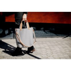 Torebka filcowa SZARA z paskiem na skos. Szare torebki klasyczne damskie Pakamera. Za 279,00 zł.