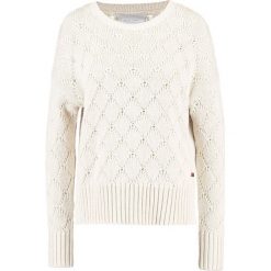 Swetry klasyczne damskie: Part Two IVIRRA Sweter white melange