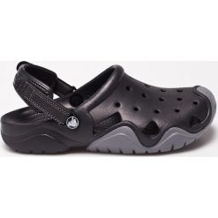 Crocs - Klapki. Czarne chodaki męskie Crocs, z materiału. W wyprzedaży za 169,90 zł.