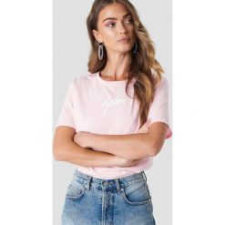 T-shirty damskie: Galore x NA-KD T-shirt Galore - Pink