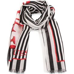 Szal GUESS - Not Coordinated Scarves AW7653 POL03 BLA. Czarne szaliki damskie marki Guess, z aplikacjami. W wyprzedaży za 119,00 zł.