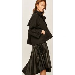 Answear - Kurtka. Czarne kurtki damskie ANSWEAR, s, bez wzorów, z bawełny, krótkie, bez kaptura. W wyprzedaży za 139,90 zł.