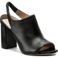 Sandały STUART WEITZMAN - Eva XL17421 Jet Smooth Nappa. Czarne klapki damskie Stuart Weitzman, bez wzorów, ze skóry, bez obcasa, na obcasie. W wyprzedaży za 1179,00 zł.