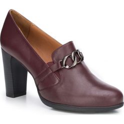 Buty damskie. Czerwone czółenka damskie Wittchen, na co dzień, bez wzorów, ze skóry, bez obcasa. W wyprzedaży za 279,90 zł.