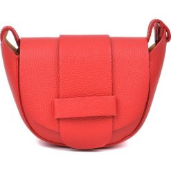 RobertaM torebka damska crossbody czerwona. Czerwone torebki klasyczne damskie Robertam, bez wzorów, eleganckie, bez dodatków. Za 319,00 zł.