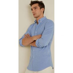Mango Man - Koszula Tilda. Niebieskie koszule męskie Mango Man, xl, bez wzorów, z bawełny, casualowe, button down, z długim rękawem. W wyprzedaży za 89,90 zł.