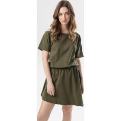 Khaki Sukienka Jennirea. Brązowe sukienki damskie Born2be, s, bez wzorów, z dzianiny, bez kołnierzyka, bez rękawów. W wyprzedaży za 59,99 zł.