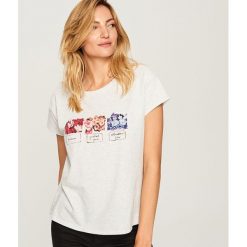 T-shirt z aplikacją - Jasny szar. Szare t-shirty damskie Reserved, l, z aplikacjami. Za 29,99 zł.