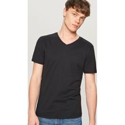 T-shirty męskie: Gładki t-shirt z dekoltem w serek – Czarny
