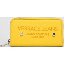 Versace Jeans - Portfel. Żółte portfele damskie Versace Jeans, bez wzorów, z poliesteru. W wyprzedaży za 259,90 zł.