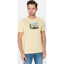 Jack & Jones Trevor Koszulka Żółty. Żółte podkoszulki męskie Jack & Jones, m, z nadrukiem, z bawełny, bez kołnierzyka, krótkie. Za 64,95 zł.