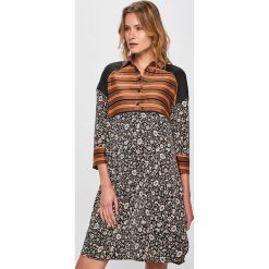 Scotch & Soda - Sukienka. Brązowe sukienki damskie Scotch & Soda, na co dzień, s, bez wzorów, z poliesteru, casualowe, bez kołnierzyka, bez rękawów, proste. W wyprzedaży za 359,90 zł.