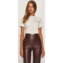 Twinset - T-shirt. Czarne bluzki damskie Twinset, s, z aplikacjami, z elastanu, casualowe, z okrągłym kołnierzem, z krótkim rękawem. Za 339,90 zł.