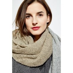 Szeroki szal w pasy. Szare szaliki damskie Moodo, bez wzorów. Za 19,99 zł.
