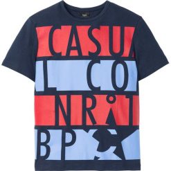 T-shirt z dużym nadrukiem bonprix ciemnoniebieski z nadrukiem. Niebieskie koszulki męskie bonprix, s, z nadrukiem, bez kołnierzyka. Za 34,99 zł.