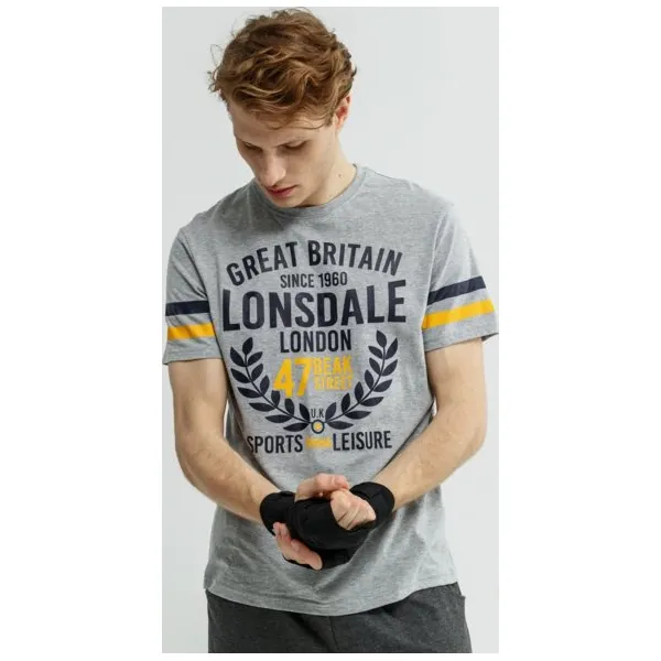 Lonsdale Koszulka Ss Dolland , szary, rozmiar L. Szare koszulki męskie Lonsdale, m, z nadrukiem, z bawełny, bez kołnierzyka, bez rękawów. W wyprzedaży za 39,99 zł.