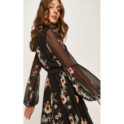 Answear - Sukienka. Czarne sukienki damskie ANSWEAR, s, w kwiaty, z poliesteru, z okrągłym kołnierzem, z długim rękawem, długie, mini, rozkloszowane. W wyprzedaży za 139,90 zł.
