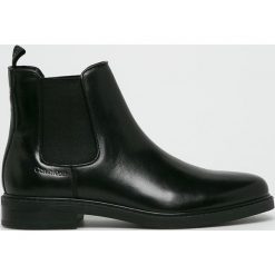Calvin Klein - Buty wysokie. Czarne buty wizytowe męskie Calvin Klein, ze skóry, z okrągłym noskiem, bez zapięcia. Za 949,90 zł.