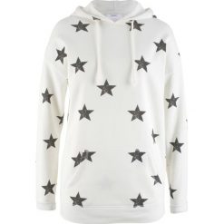 Bluza z kapturem i nadrukiem w gwiazdy bonprix biel wełny z nadrukiem. Białe bluzy damskie bonprix, z nadrukiem, z wełny, bez rękawów, z kapturem. Za 49,99 zł.