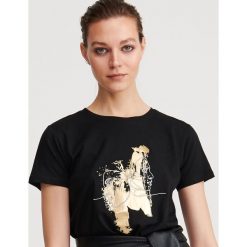 T-shirt z ozdobnym haftem - Czarny. Czarne t-shirty damskie Reserved, s, z haftami. Za 29,99 zł.