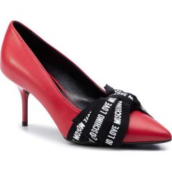 Szpilki LOVE MOSCHINO - JA10017G18IB0500 Nappa Rosso. Czerwone półbuty damskie Love Moschino, z aplikacjami, ze skóry, eleganckie, bez obcasa, na obcasie, bez zapięcia. W wyprzedaży za 799,00 zł.