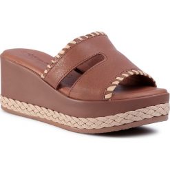 Klapki TAMARIS - 1-27232-34 Cognac/Natural 338. Pomarańczowe klapki damskie Tamaris, bez wzorów, ze skóry, bez obcasa, na obcasie. Za 229,00 zł.