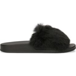 Klapki TORI. Czarne crocsy damskie marki Gino Rossi, z tkaniny. Za 239,90 zł.