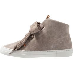 HUB TEMPO Sneakersy wysokie dark taupe/bone. Białe trampki i tenisówki damskie marki HUB, bez wzorów, ze skóry, bez zapięcia. Za 419,00 zł.