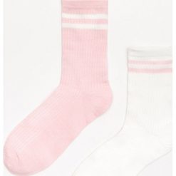 Skarpety 2 pack - Różowy. Różowe skarpetki damskie Cropp, bez wzorów. W wyprzedaży za 19,99 zł.