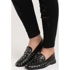 Czarne Mokasyny Latest Top. Czarne mokasyny damskie Born2be, bez wzorów, ze skóry, bez kołnierzyka. Za 49,99 zł.